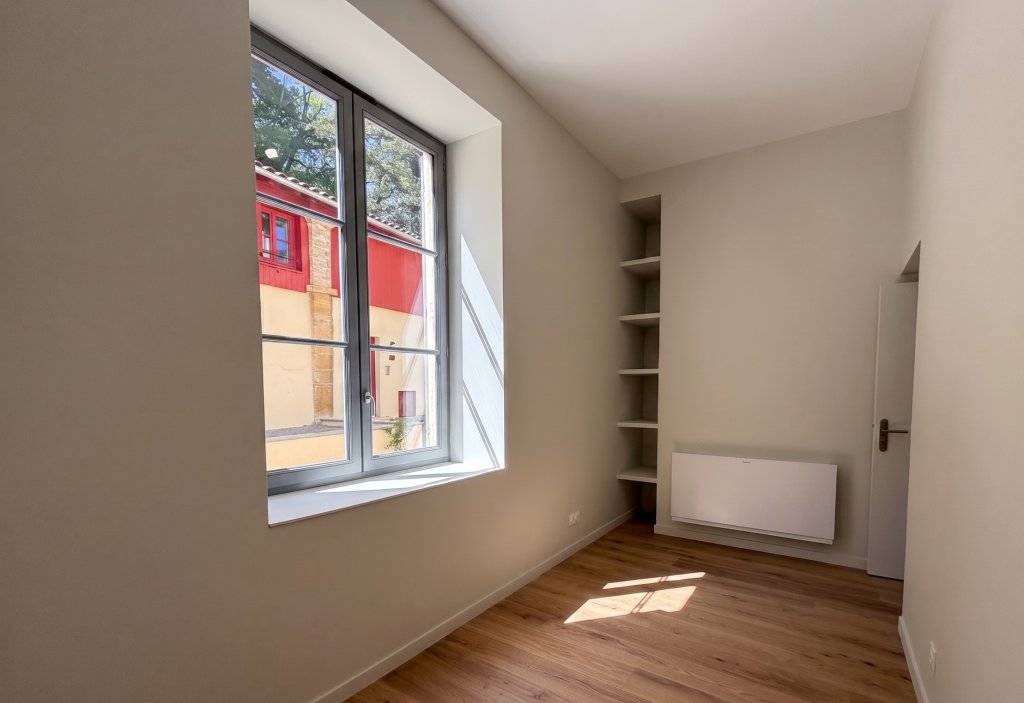 APPARTEMENT T3 A LOUER - CHARBONNIERES LES BAINS - 1 m2 - 1 550 &euro; charges comprises par mois
