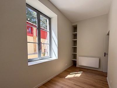 APPARTEMENT T3 A LOUER - CHARBONNIERES LES BAINS - 1 m2 - 1 550 € charges comprises par mois