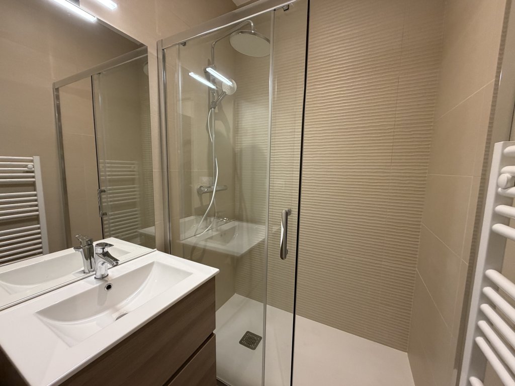 APPARTEMENT T3 A LOUER - CHARBONNIERES LES BAINS - 1 m2 - 1 550 &euro; charges comprises par mois