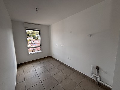 APPARTEMENT T3 A LOUER - DECINES CHARPIEU - 65.88 m2 - 920€ charges comprises par mois