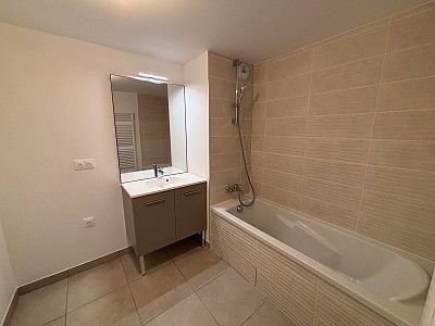APPARTEMENT T3 A LOUER - DECINES CHARPIEU - 65.88 m2 - 920€ charges comprises par mois