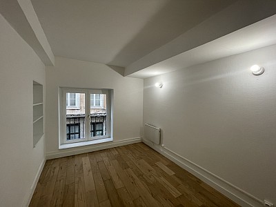 APPARTEMENT T3 A LOUER - LYON 1ER ARRONDISSEMENT - 67.12 m2 - 1085€ charges comprises par mois