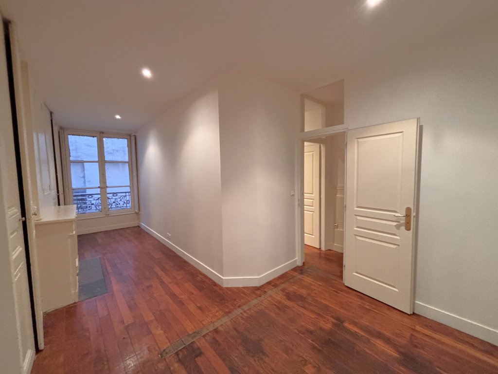 APPARTEMENT T3 A LOUER - LYON 1ER ARRONDISSEMENT - 73.11 m2 - 1�150�&euro; charges comprises par mois