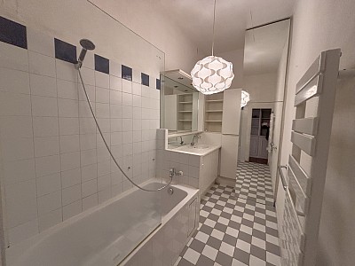 APPARTEMENT T3 A LOUER - LYON 1ER ARRONDISSEMENT - 73.11 m2 - 1 150 € charges comprises par mois