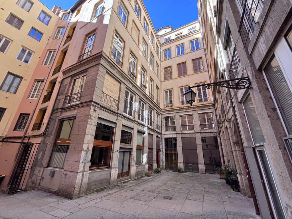 APPARTEMENT T3 A LOUER - LYON 1ER ARRONDISSEMENT - 73.11 m2 - 1�150�&euro; charges comprises par mois
