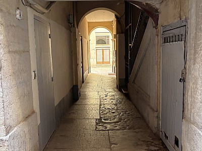 APPARTEMENT T3 A LOUER - LYON 1ER ARRONDISSEMENT - 73.11 m2 - 1 150 € charges comprises par mois