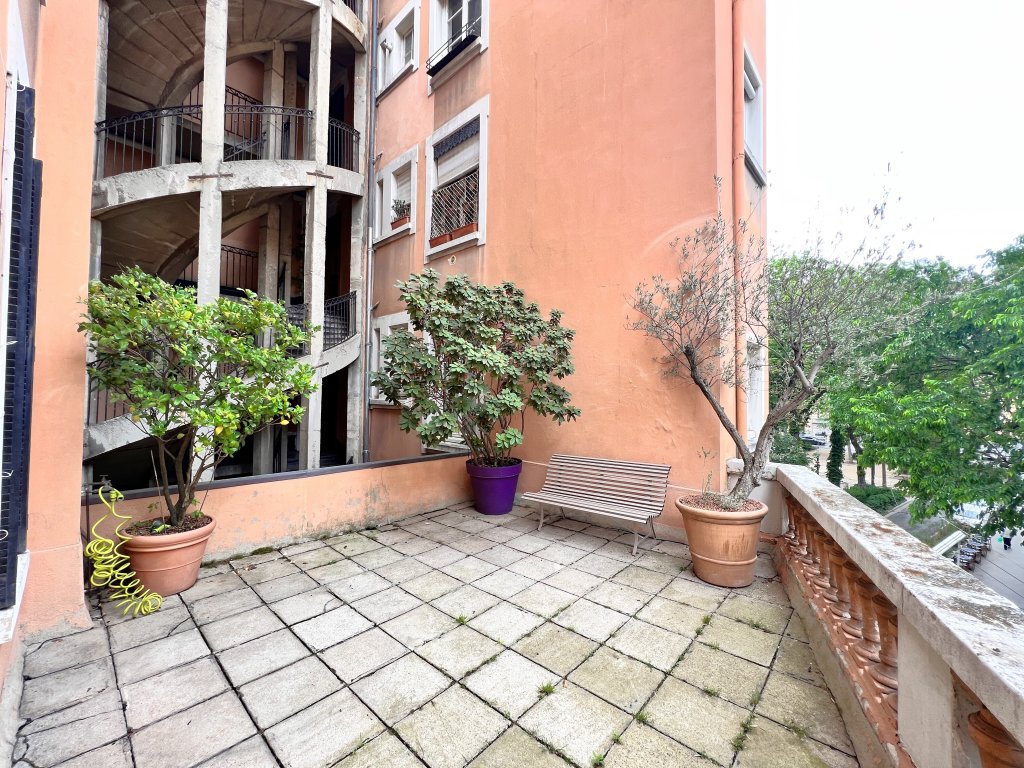 APPARTEMENT T3 A LOUER - LYON 1ER ARRONDISSEMENT - 93.09 m2 - 1�713�&euro; charges comprises par mois