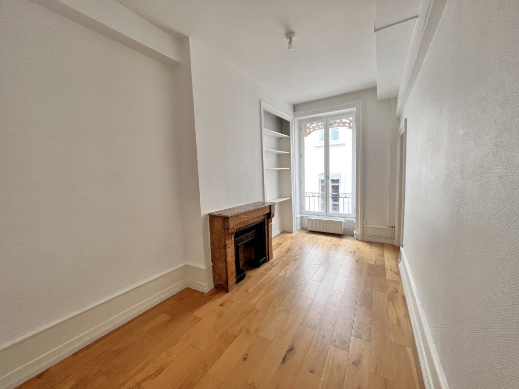 APPARTEMENT T3 A LOUER - LYON 1ER ARRONDISSEMENT - 93.09 m2 - 1�713�&euro; charges comprises par mois