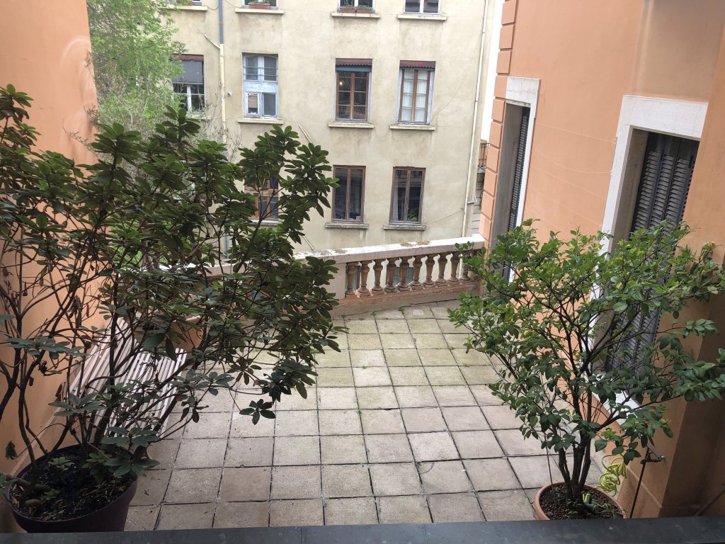 APPARTEMENT T3 A LOUER - LYON 1ER ARRONDISSEMENT - 93.09 m2 - 1�713�&euro; charges comprises par mois