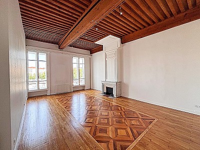 APPARTEMENT T3 A LOUER - LYON 1ER ARRONDISSEMENT - 77.36 m2 - 1 130 &euro; charges comprises par mois