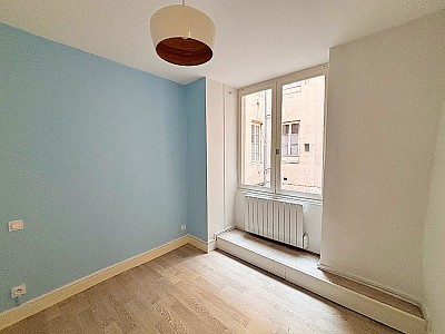 APPARTEMENT T3 A LOUER - LYON 1ER ARRONDISSEMENT - 77.36 m2 - 1 130 &euro; charges comprises par mois
