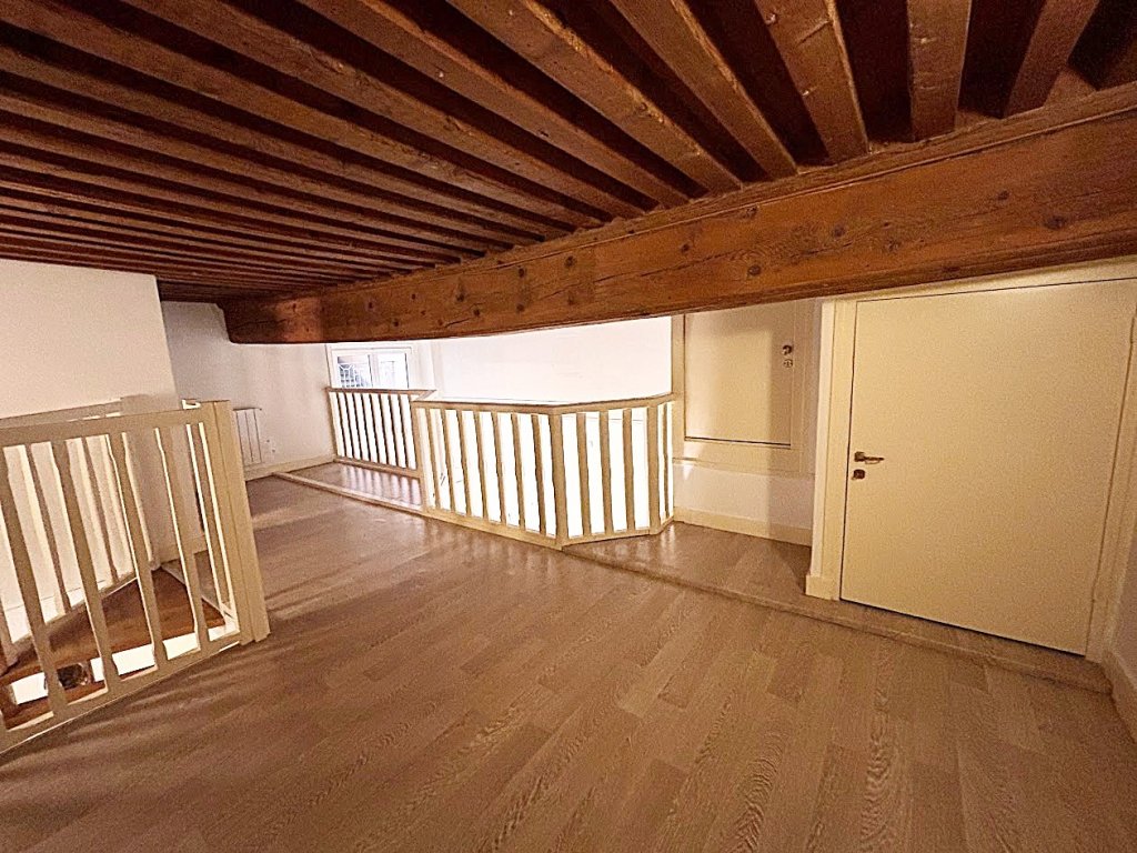 APPARTEMENT T3 A LOUER - LYON 1ER ARRONDISSEMENT - 77.36 m2 - 1 130 &euro; charges comprises par mois