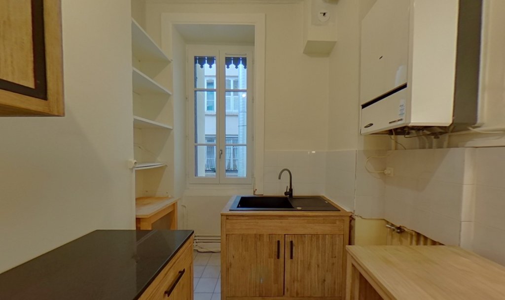 APPARTEMENT T3 A LOUER - LYON 2EME ARRONDISSEMENT - 92.23 m2 - 1�360�&euro; charges comprises par mois