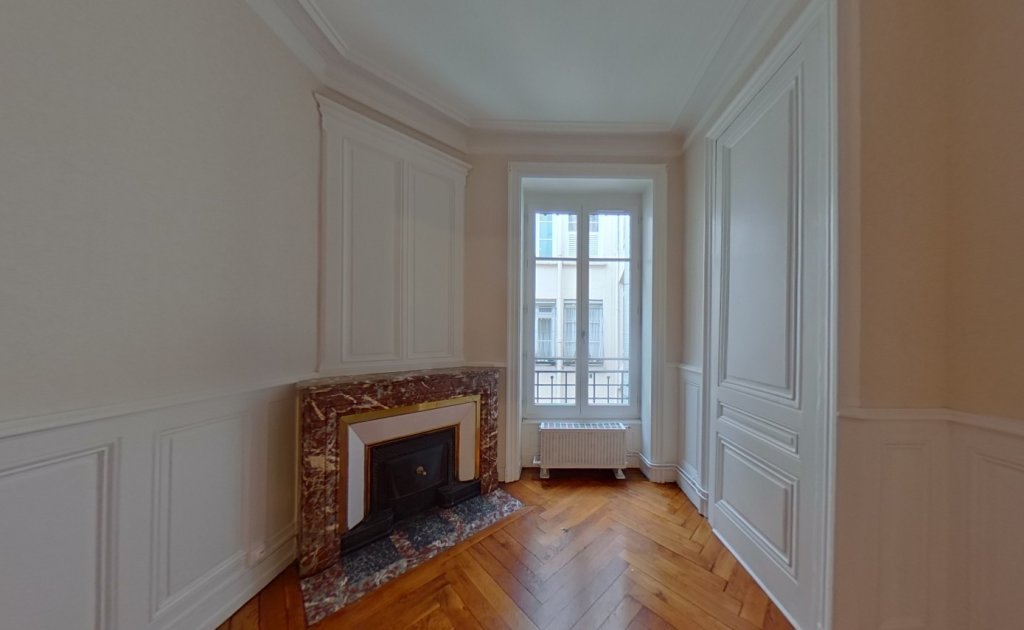 APPARTEMENT T3 A LOUER - LYON 2EME ARRONDISSEMENT - 92.23 m2 - 1�360�&euro; charges comprises par mois