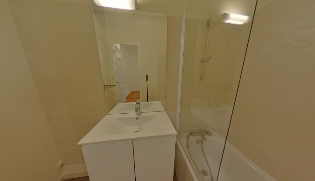 APPARTEMENT T3 A LOUER - LYON 2EME ARRONDISSEMENT - 92.23 m2 - 1�360�&euro; charges comprises par mois