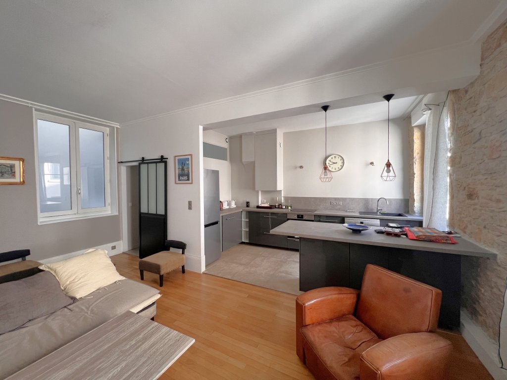 APPARTEMENT T3 A LOUER - LYON 2EME ARRONDISSEMENT - 76.1 m2 - 1�550�&euro; charges comprises par mois