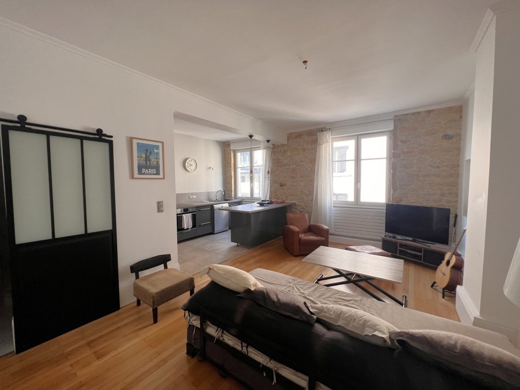 APPARTEMENT T3 A LOUER - LYON 2EME ARRONDISSEMENT - 76.1 m2 - 1�550�&euro; charges comprises par mois