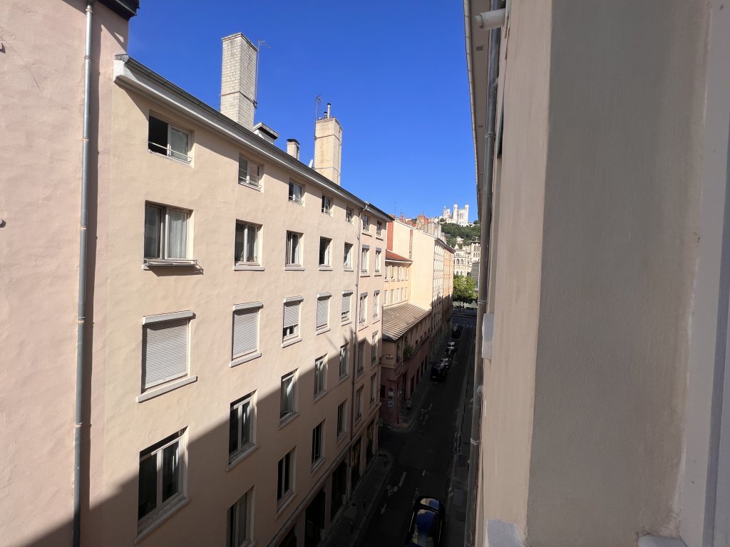 APPARTEMENT T3 A LOUER - LYON 2EME ARRONDISSEMENT - 76.1 m2 - 1�550�&euro; charges comprises par mois