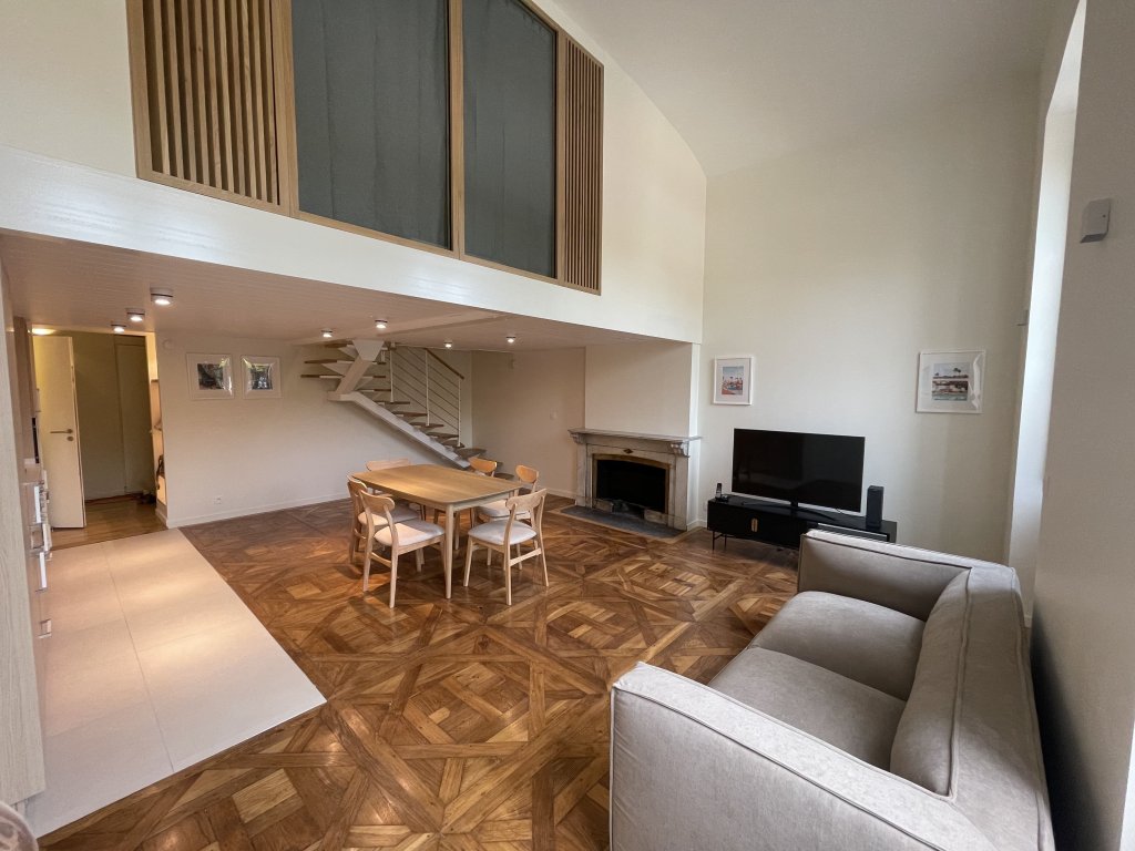 APPARTEMENT T3 A LOUER - LYON 2EME ARRONDISSEMENT - 74.85 m2 - 1 690 &euro; charges comprises par mois
