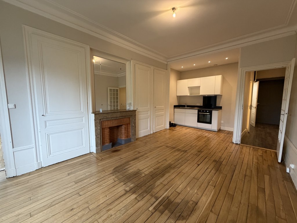 APPARTEMENT T3 A LOUER - LYON 3EME ARRONDISSEMENT - 57.3 m2 - 910 &euro; charges comprises par mois