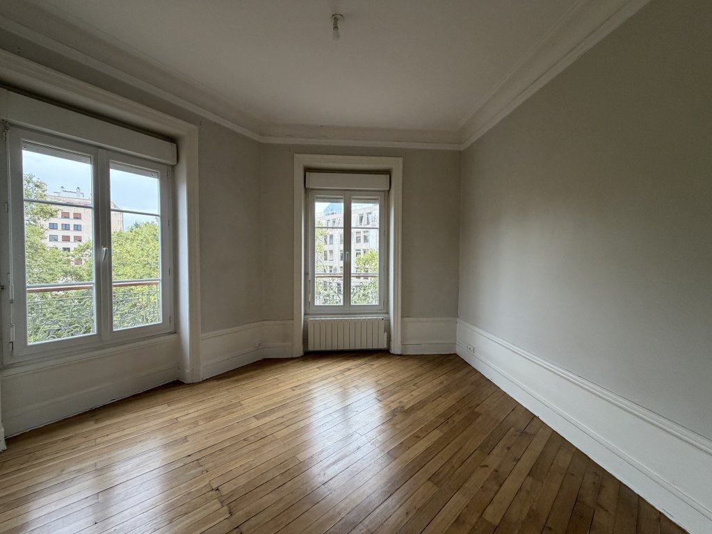 APPARTEMENT T3 A LOUER - LYON 3EME ARRONDISSEMENT - 57.3 m2 - 910 &euro; charges comprises par mois