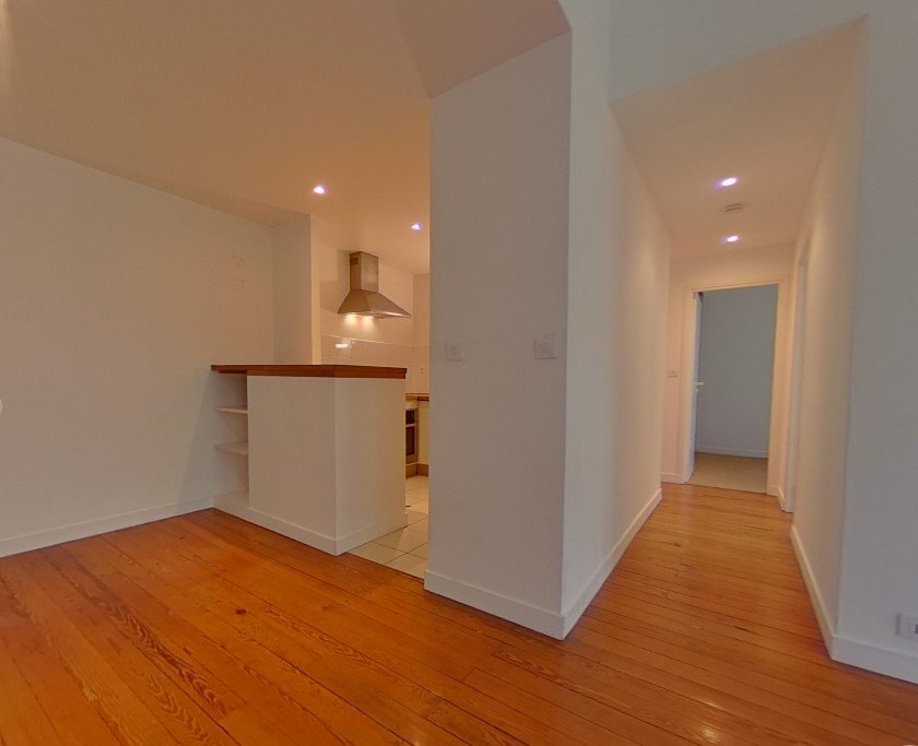 APPARTEMENT T3 A LOUER - LYON 4EME ARRONDISSEMENT Place Croix Rousse-Austerlitz - 68.57 m2 - 1 118 &euro; charges comprises par mois