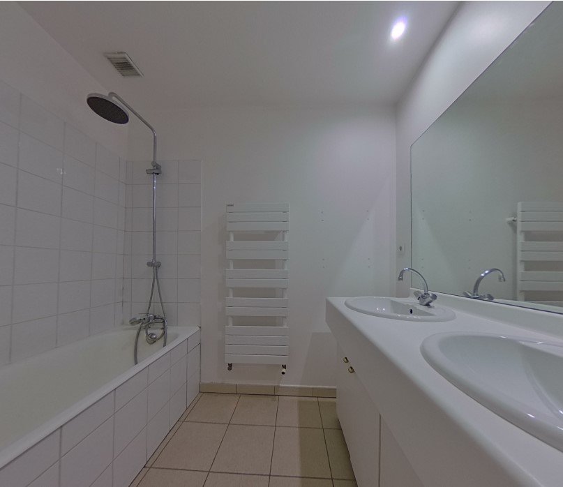 APPARTEMENT T3 A LOUER - LYON 4EME ARRONDISSEMENT Place Croix Rousse-Austerlitz - 68.57 m2 - 1 118 &euro; charges comprises par mois