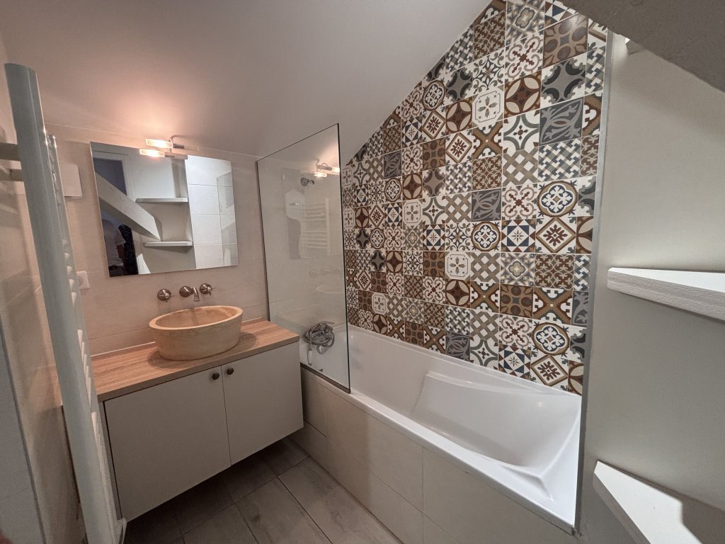 APPARTEMENT T3 A LOUER - LYON 5EME ARRONDISSEMENT - 61.2 m2 - 1 260 &euro; charges comprises par mois
