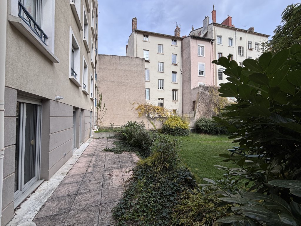 APPARTEMENT T3 A LOUER - LYON 6EME ARRONDISSEMENT - 55.7 m2 - 1�300�&euro; charges comprises par mois