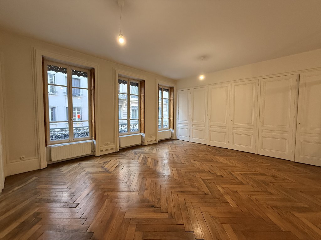 APPARTEMENT T3 A LOUER - LYON 6EME ARRONDISSEMENT - 88.5 m2 - 1�435�&euro; charges comprises par mois