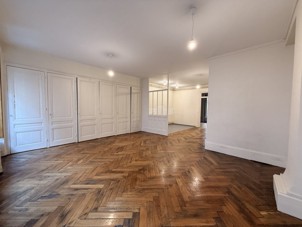 APPARTEMENT T3 A LOUER - LYON 6EME ARRONDISSEMENT - 88.5 m2 - 1�435�&euro; charges comprises par mois
