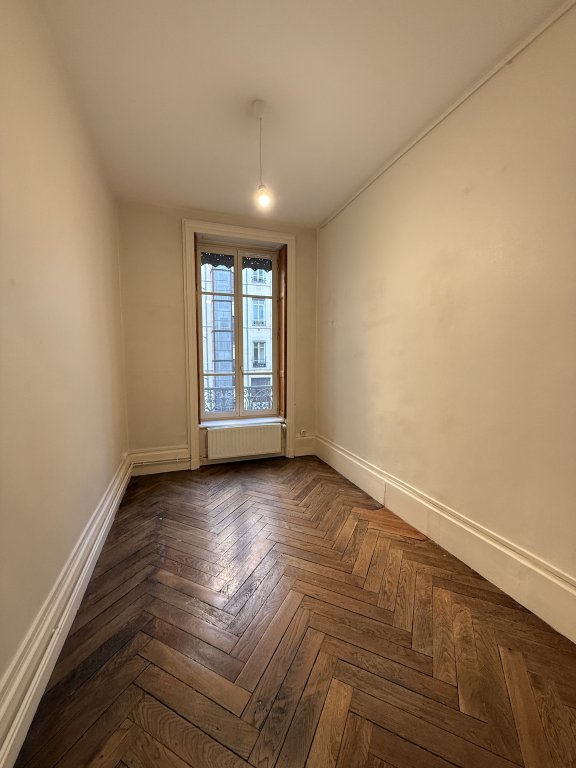 APPARTEMENT T3 A LOUER - LYON 6EME ARRONDISSEMENT - 88.5 m2 - 1�435�&euro; charges comprises par mois