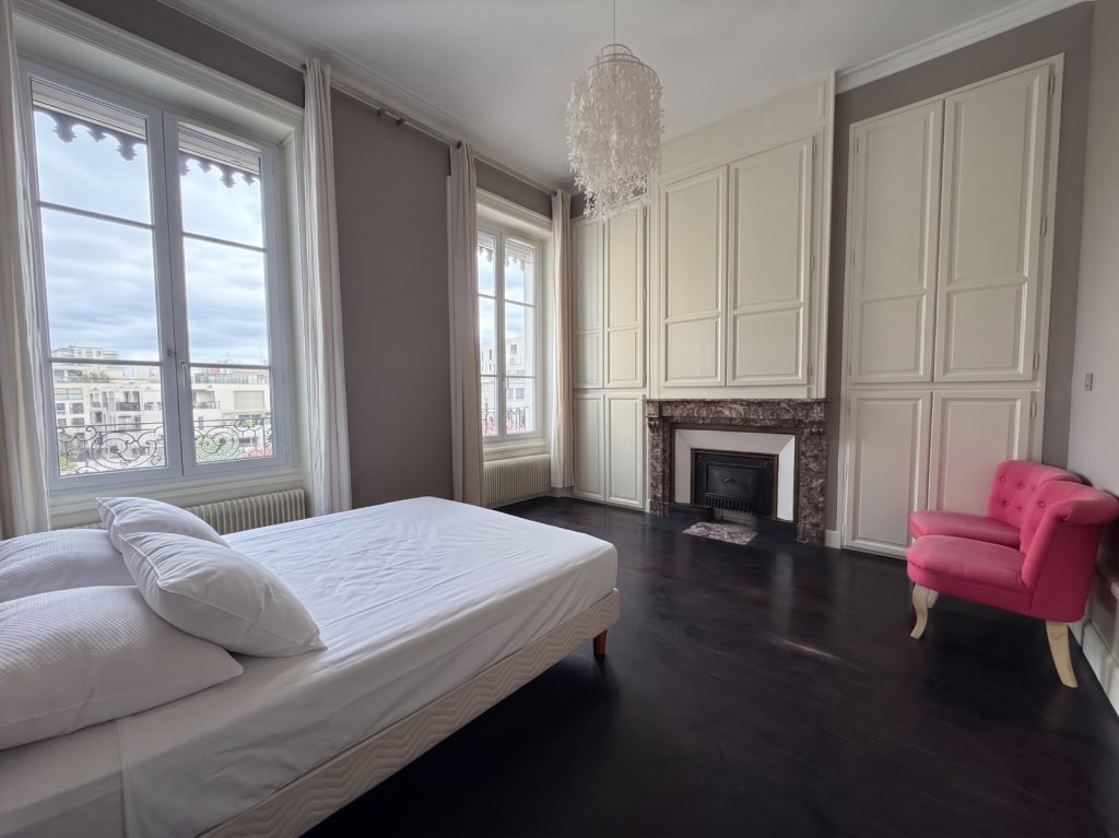 APPARTEMENT T3 A LOUER - LYON 6EME ARRONDISSEMENT - 103 m2 - 1 490 &euro; charges comprises par mois