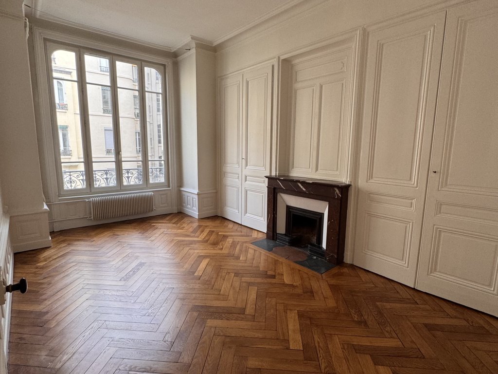 APPARTEMENT T3 A LOUER - LYON 6EME ARRONDISSEMENT - 99.45 m2 - 1 465 &euro; charges comprises par mois