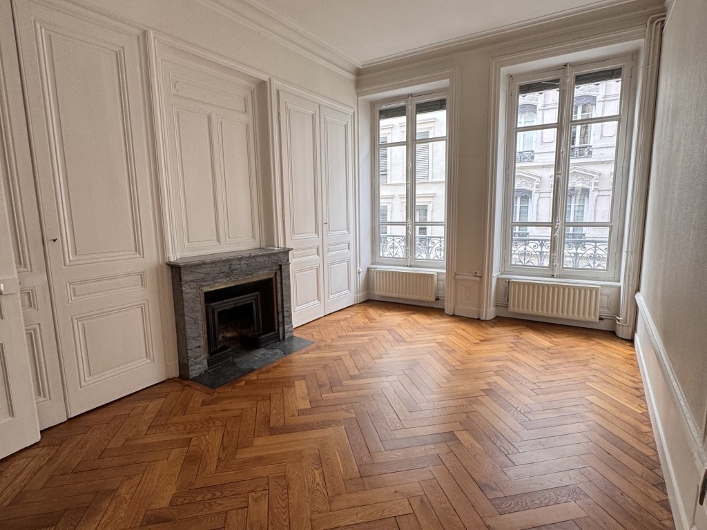 APPARTEMENT T3 A LOUER - LYON 6EME ARRONDISSEMENT - 99.45 m2 - 1 465 &euro; charges comprises par mois