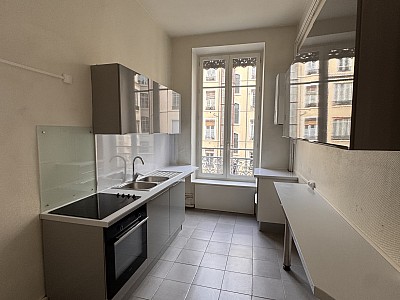 APPARTEMENT T3 A LOUER - LYON 6EME ARRONDISSEMENT - 99.45 m2 - 1 465 € charges comprises par mois