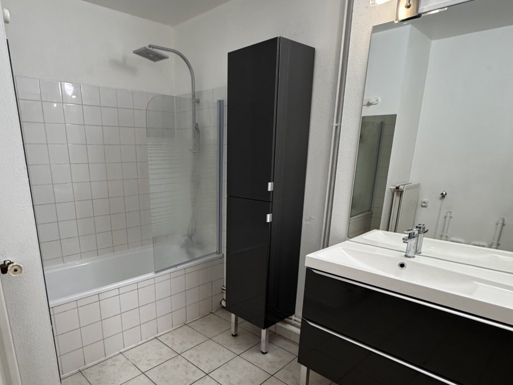 APPARTEMENT T3 A LOUER - LYON 6EME ARRONDISSEMENT - 99.45 m2 - 1 465 &euro; charges comprises par mois