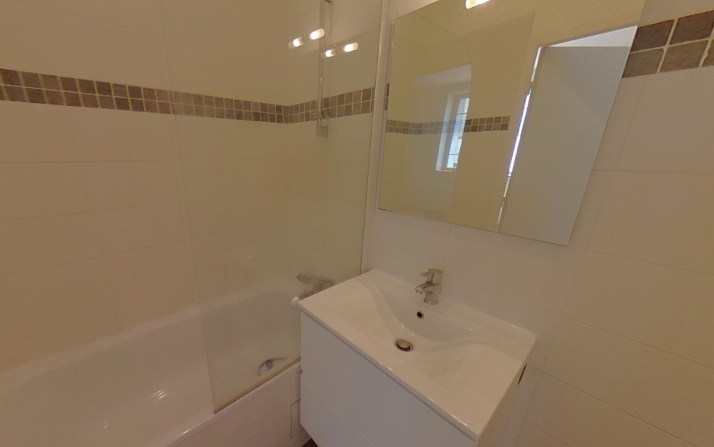 APPARTEMENT T3 A LOUER - LYON 7EME ARRONDISSEMENT - 62.72 m2 - 834 &euro; charges comprises par mois