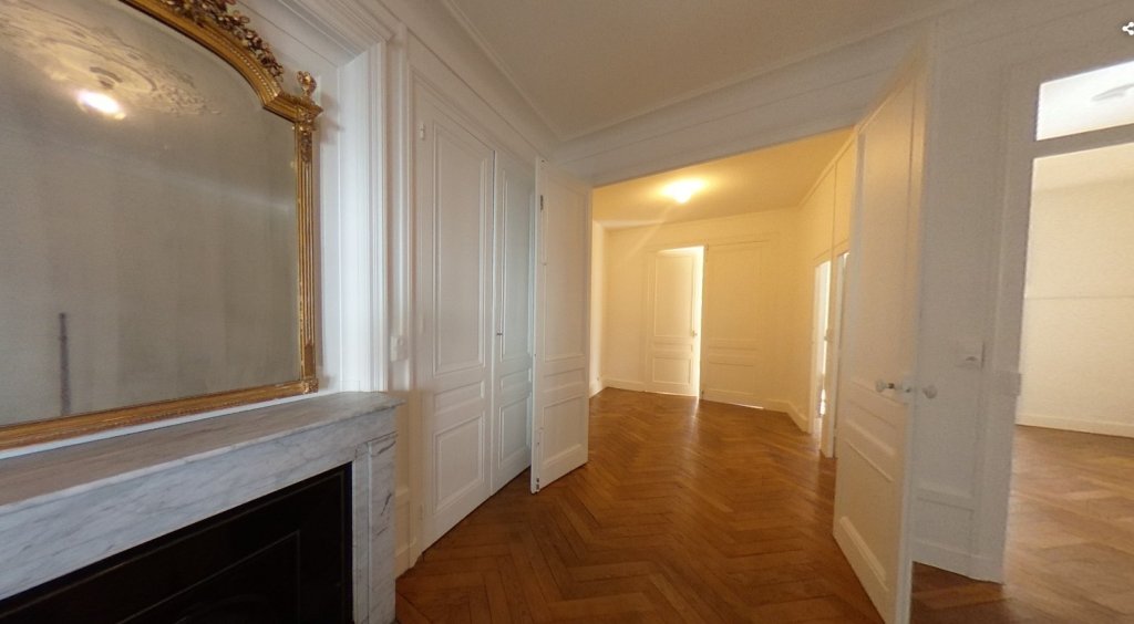 APPARTEMENT T3 A LOUER - LYON 7EME ARRONDISSEMENT - 94.51 m2 - 1 230 &euro; charges comprises par mois