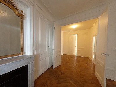 APPARTEMENT T3 A LOUER - LYON 7EME ARRONDISSEMENT - 94.51 m2 - 1 230 € charges comprises par mois