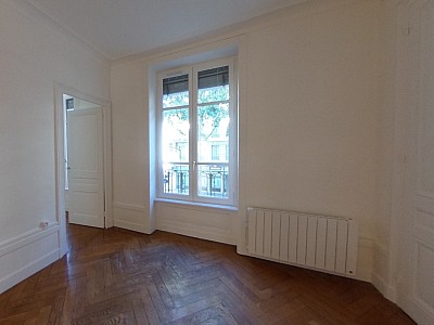 APPARTEMENT T3 A LOUER - LYON 7EME ARRONDISSEMENT - 94.51 m2 - 1 230 € charges comprises par mois