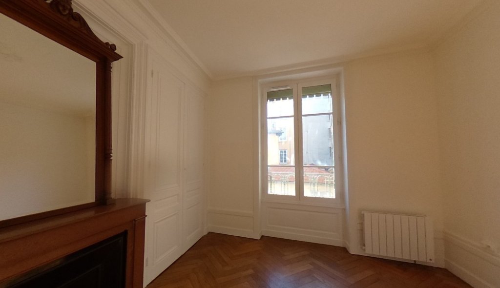 APPARTEMENT T3 A LOUER - LYON 7EME ARRONDISSEMENT - 94.51 m2 - 1 230 &euro; charges comprises par mois