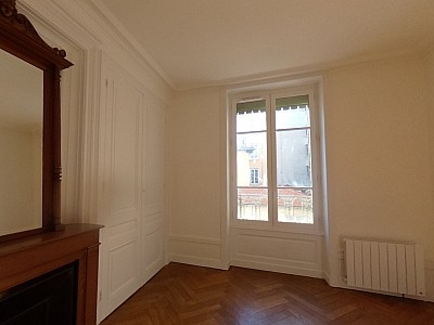 APPARTEMENT T3 A LOUER - LYON 7EME ARRONDISSEMENT - 94.51 m2 - 1 230 € charges comprises par mois
