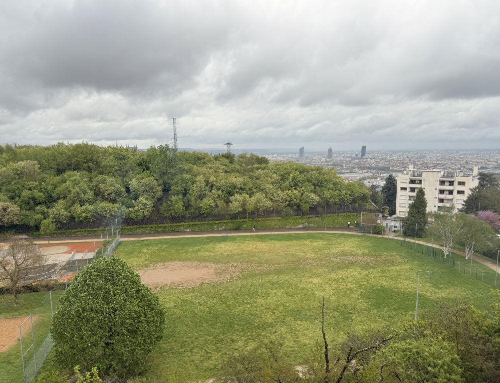 APPARTEMENT T3 A LOUER - STE FOY LES LYON - 79.81 m2 - 1 425 &euro; charges comprises par mois