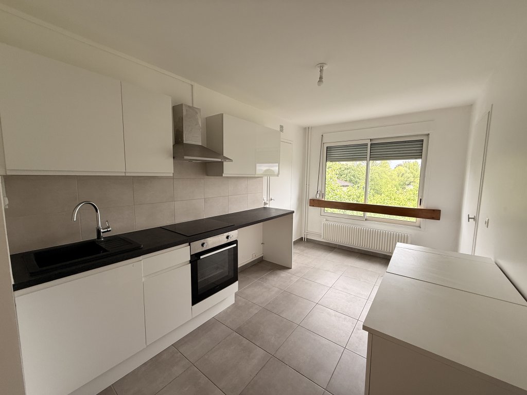 APPARTEMENT T3 A LOUER - STE FOY LES LYON - 79.81 m2 - 1 425 &euro; charges comprises par mois