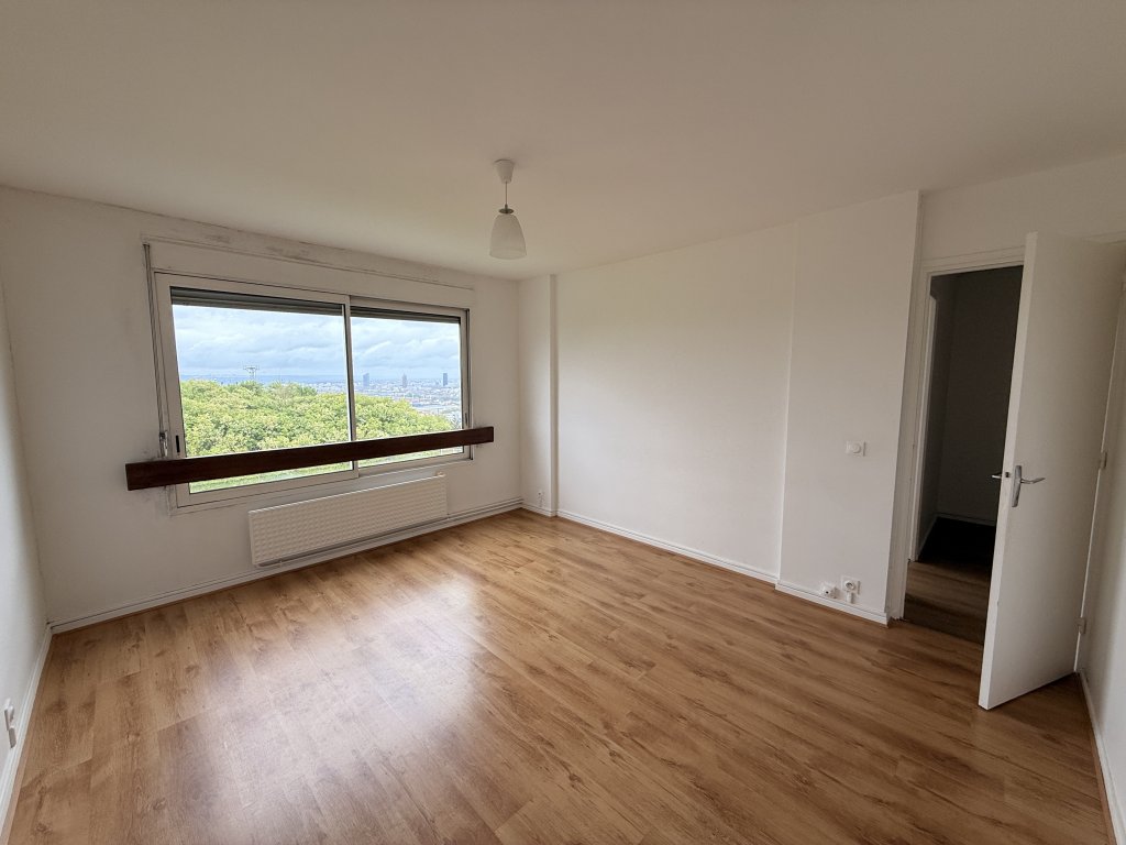 APPARTEMENT T3 A LOUER - STE FOY LES LYON - 79.81 m2 - 1 425 &euro; charges comprises par mois
