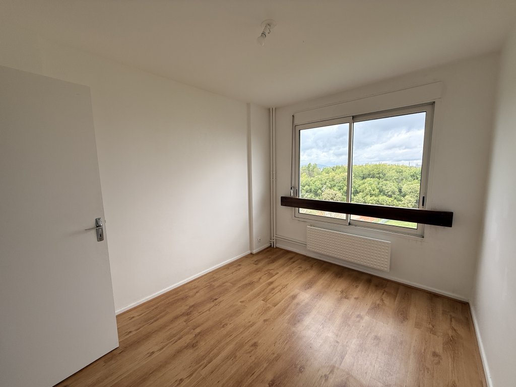 APPARTEMENT T3 A LOUER - STE FOY LES LYON - 79.81 m2 - 1 425 &euro; charges comprises par mois