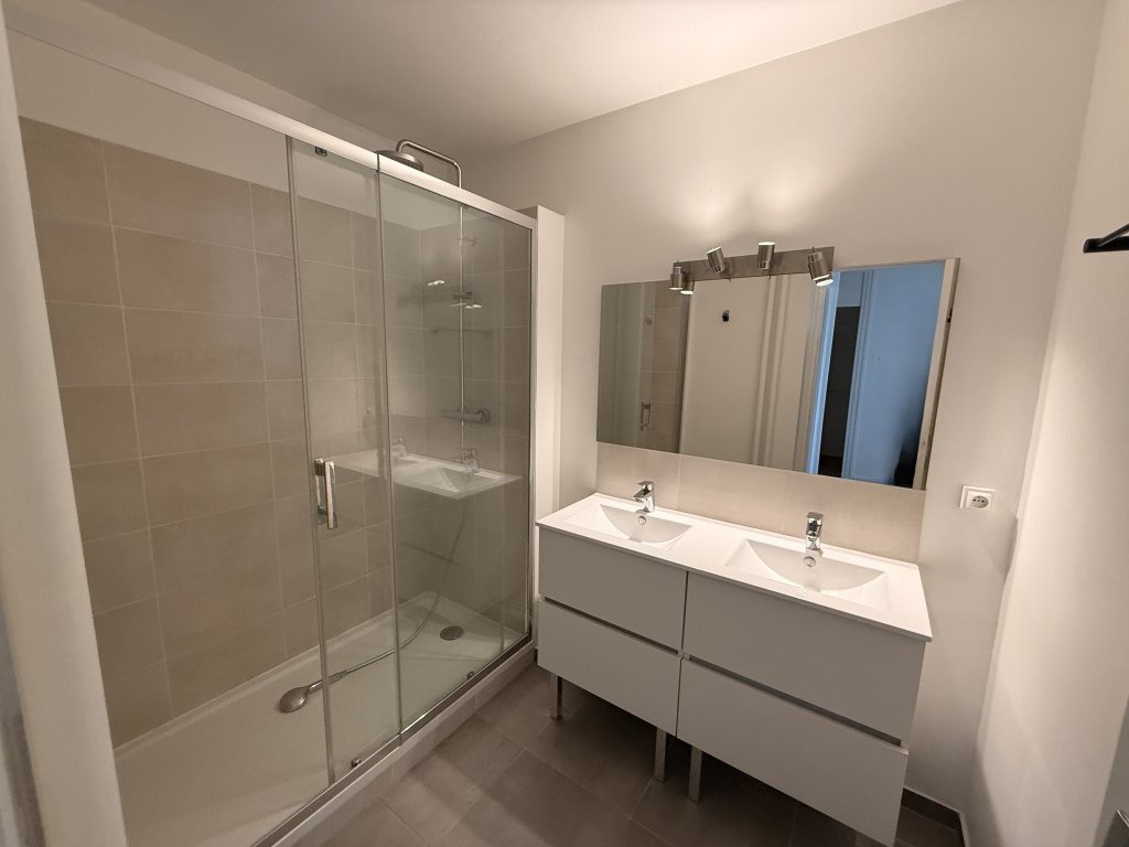 APPARTEMENT T3 A LOUER - STE FOY LES LYON - 79.81 m2 - 1 425 &euro; charges comprises par mois