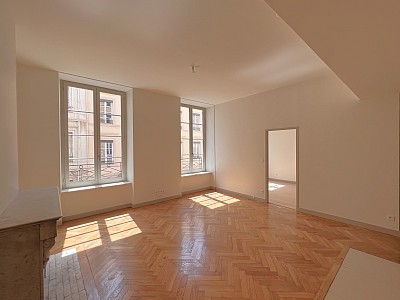 APPARTEMENT T4 A LOUER - LYON 2EME ARRONDISSEMENT - 80.94 m2 - 1720€ charges comprises par mois