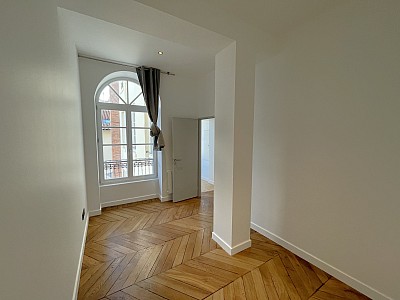 APPARTEMENT T4 A LOUER - LYON 2EME ARRONDISSEMENT - 95.04 m2 - 1845€ charges comprises par mois